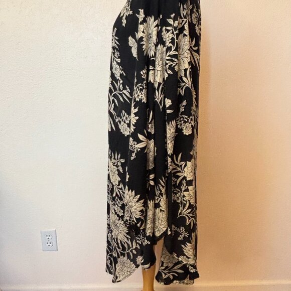 Share Amuse Society Kimono style open robe SZ M-L Black and white floral Soft Ra - Picture 4 of 6